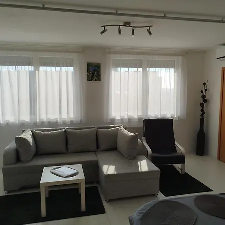 Csongor アパート