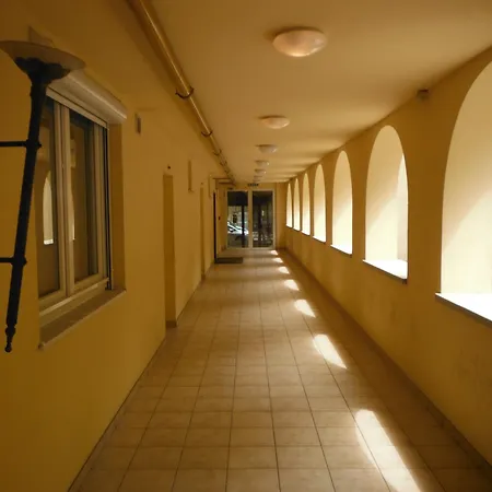 アパート Csongor